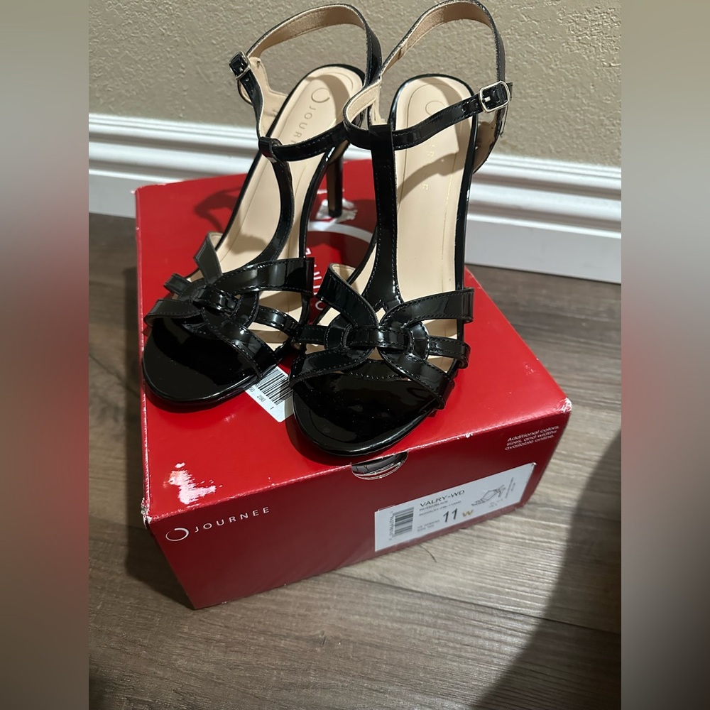 Journee Collection Glossy Black Heels